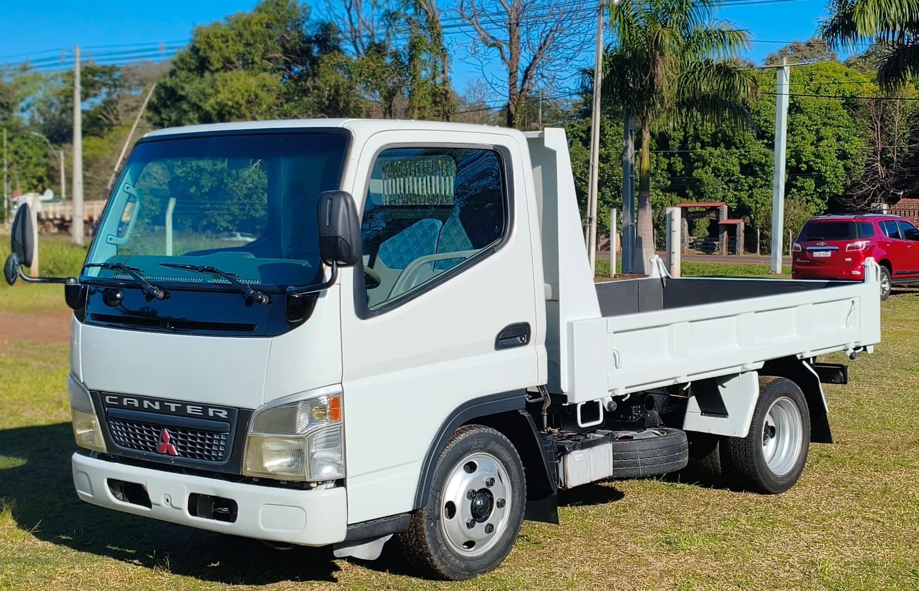 Mitsubishi Canter - foto 1
